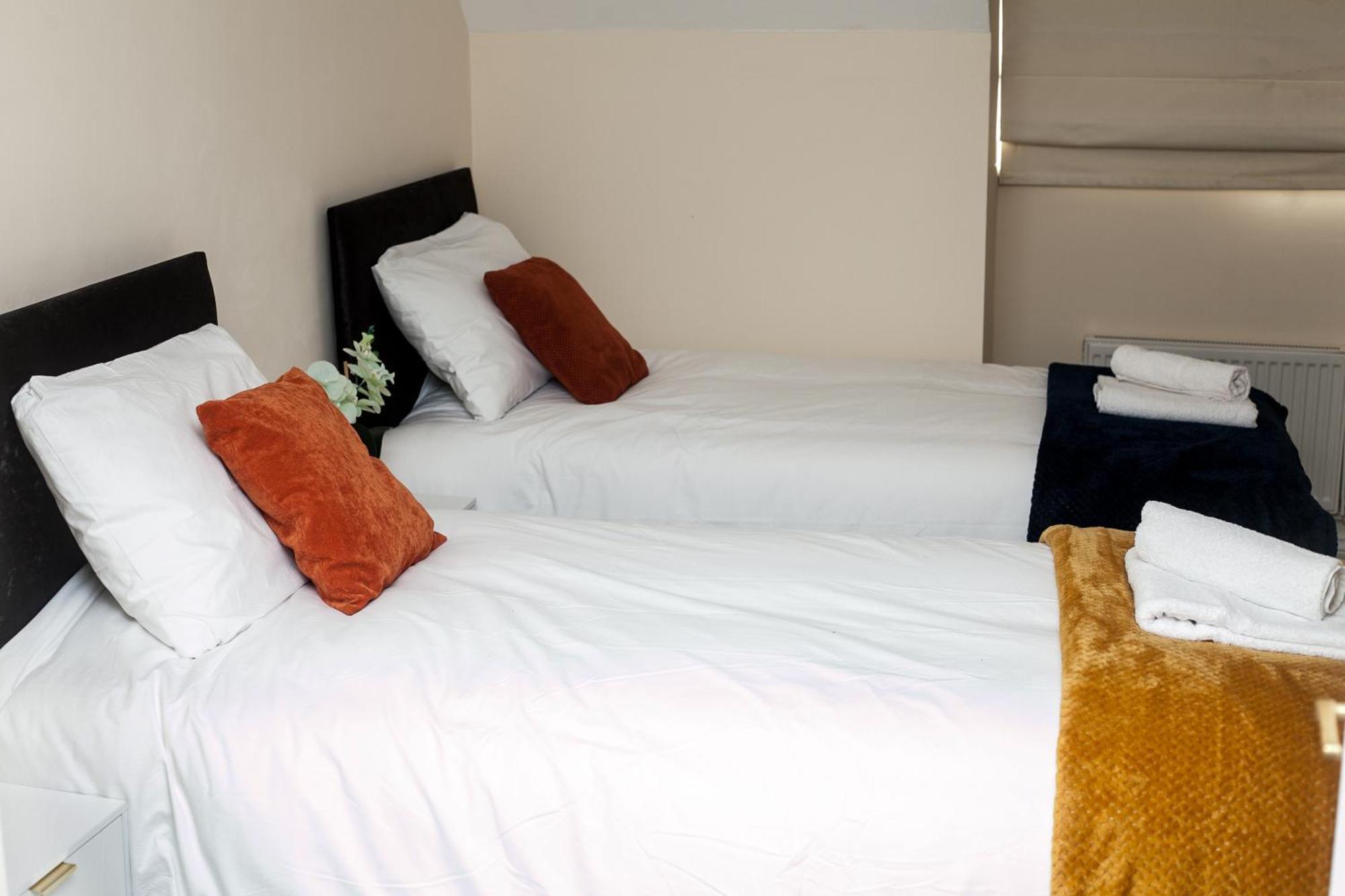 Avril Warwickshire Home Stay Nuneaton Kültér fotó
