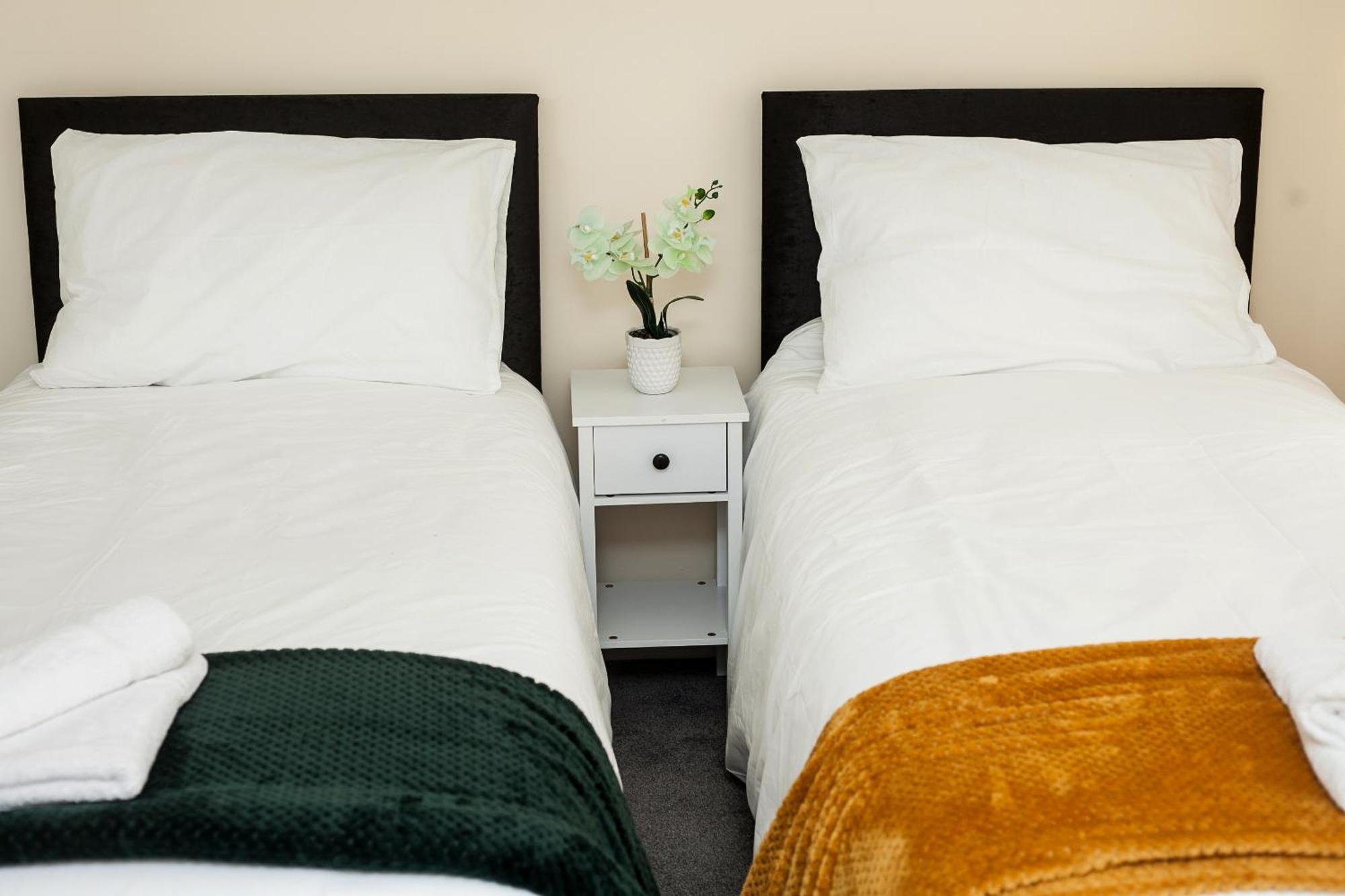 Avril Warwickshire Home Stay Nuneaton Kültér fotó