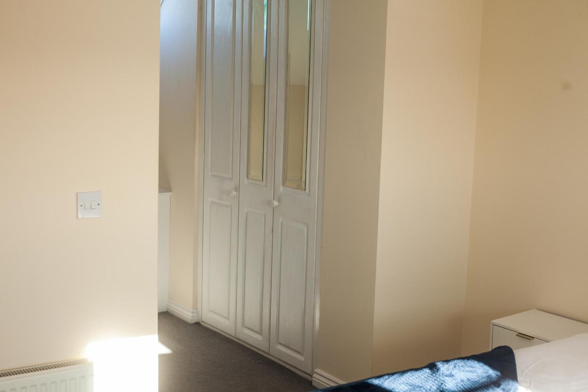 Avril Warwickshire Home Stay Nuneaton Kültér fotó