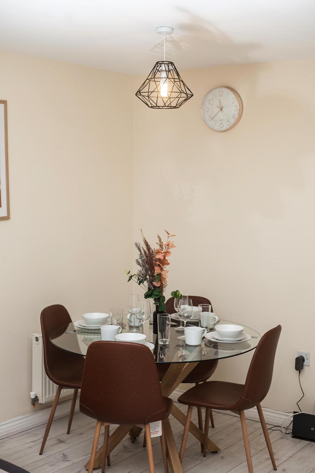 Avril Warwickshire Home Stay Nuneaton Kültér fotó